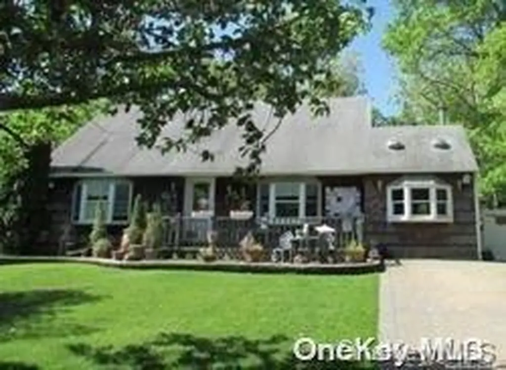 49 Highview Lane Ridge NY 11961
