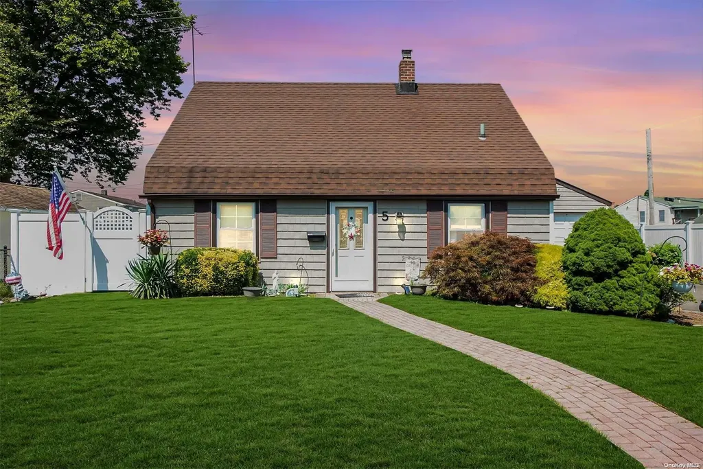 5 Cove Lane Levittown NY 11756