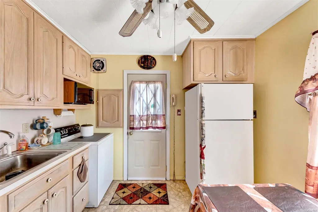 5 Cove Lane Levittown NY 11756