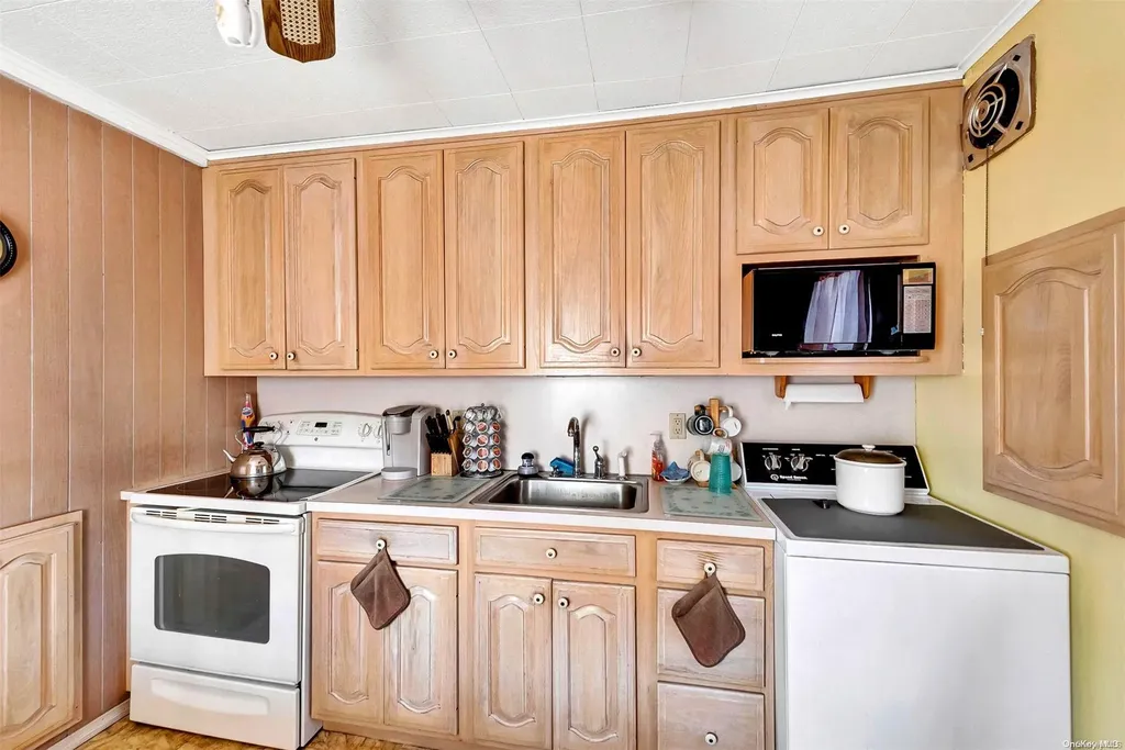 5 Cove Lane Levittown NY 11756