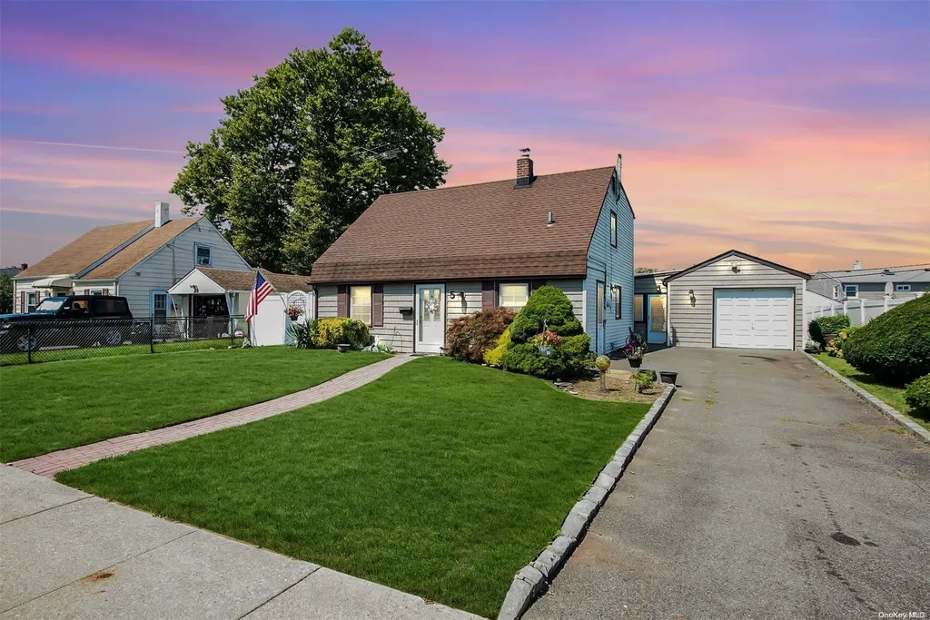 5 Cove Lane Levittown NY 11756