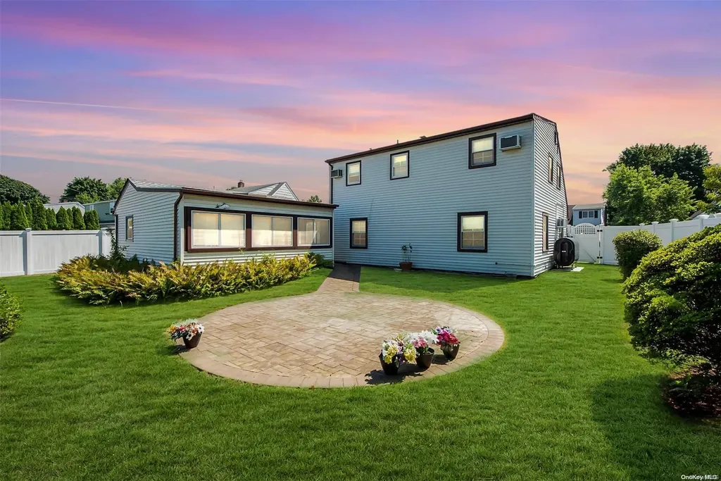 5 Cove Lane Levittown NY 11756