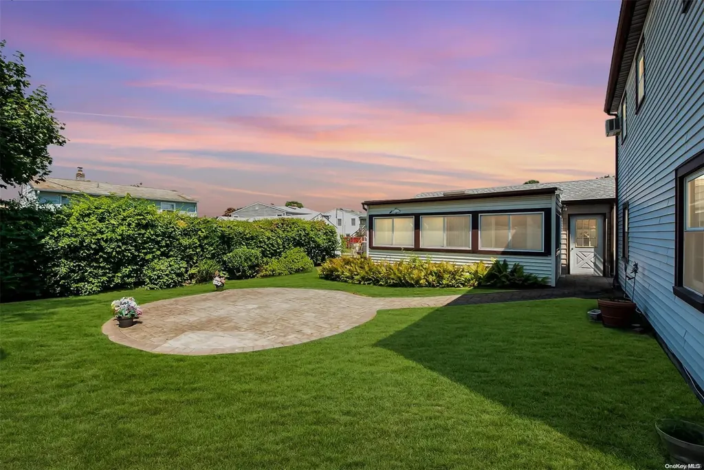 5 Cove Lane Levittown NY 11756