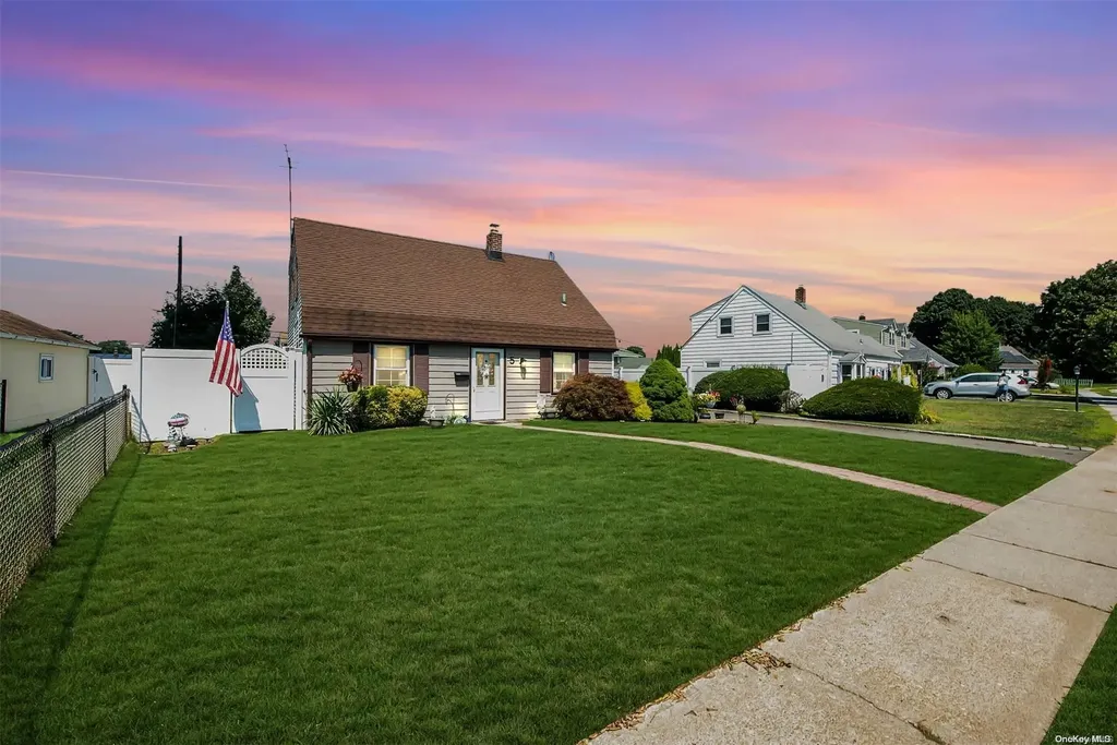 5 Cove Lane Levittown NY 11756