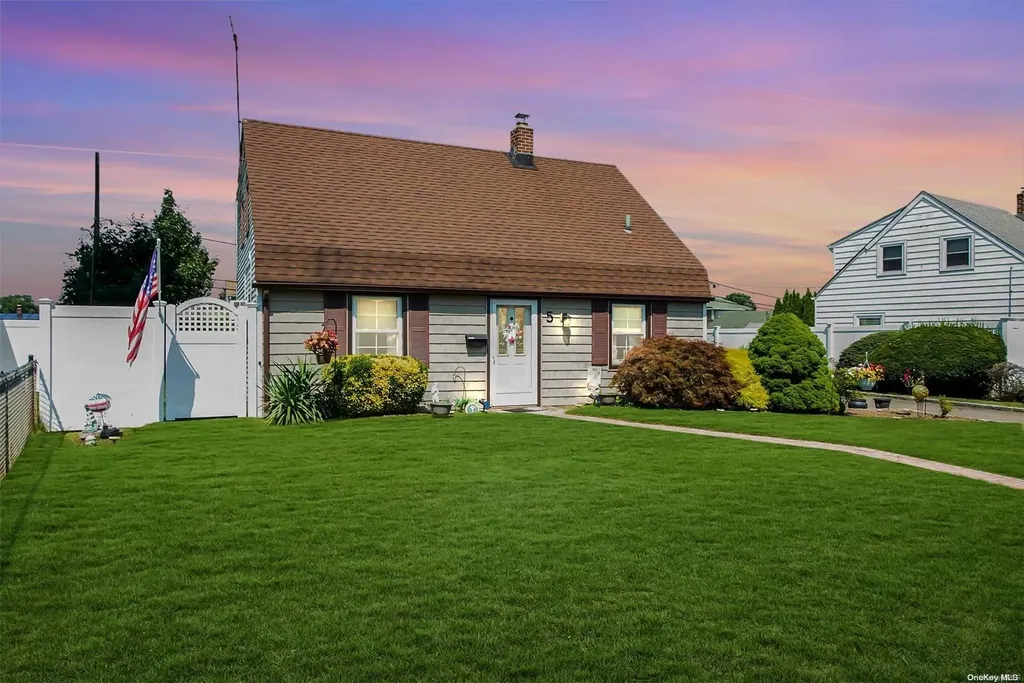 5 Cove Lane Levittown NY 11756