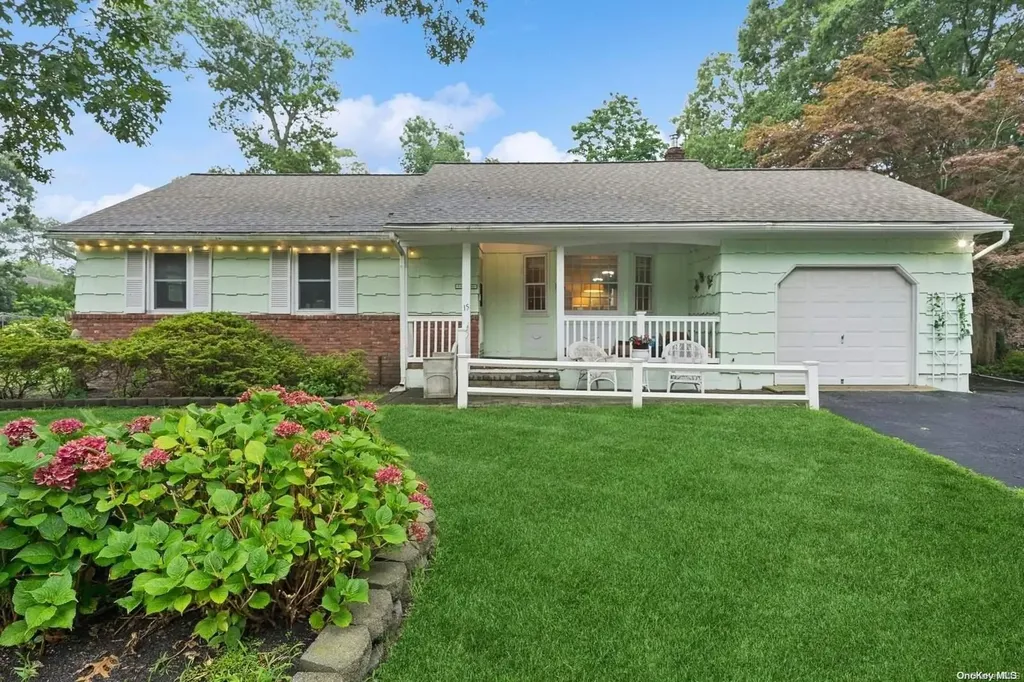 15 Yale Drive Hampton Bays NY 11946