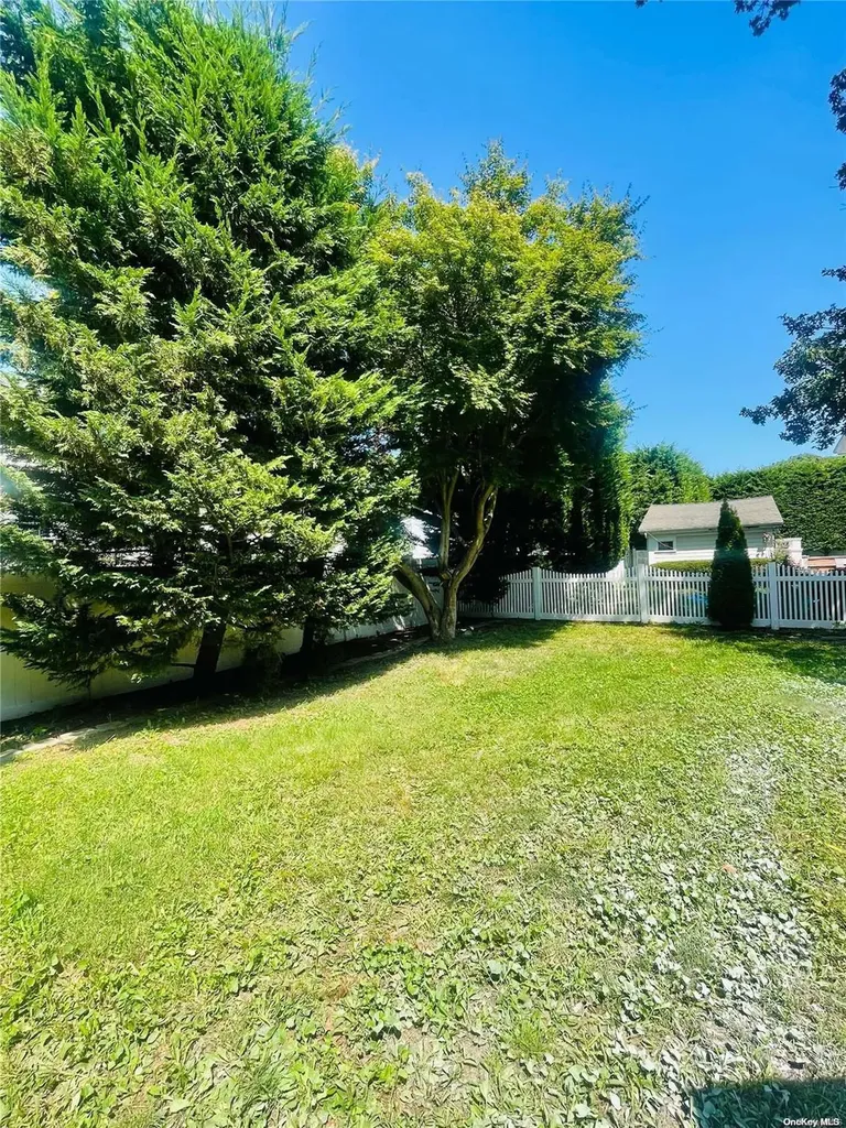 13 Hamilton Road Mastic Beach NY 11951
