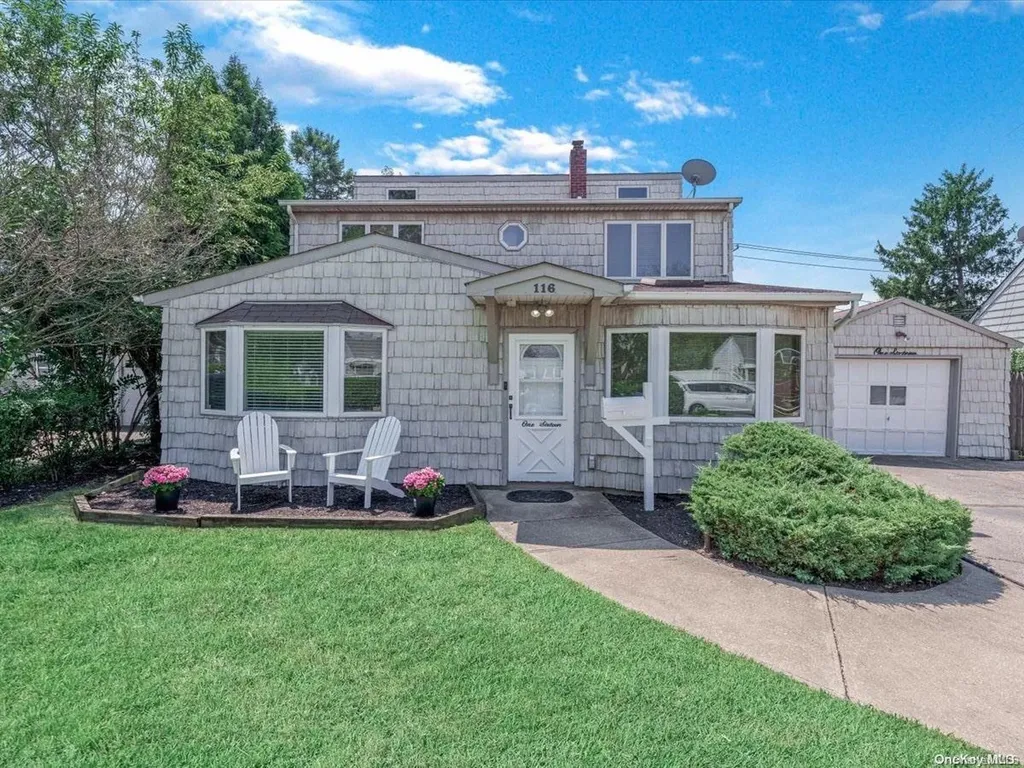 116 Old Oak Lane Levittown NY 11756