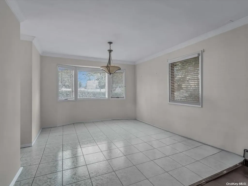 116 Old Oak Lane Levittown NY 11756