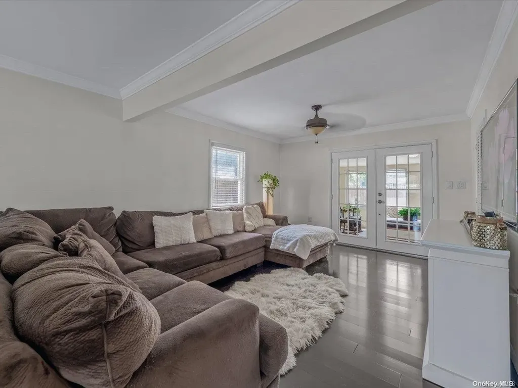 116 Old Oak Lane Levittown NY 11756