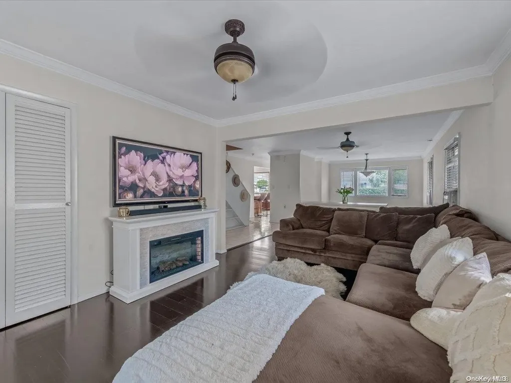 116 Old Oak Lane Levittown NY 11756