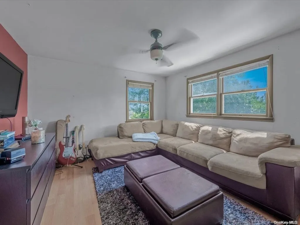 116 Old Oak Lane Levittown NY 11756