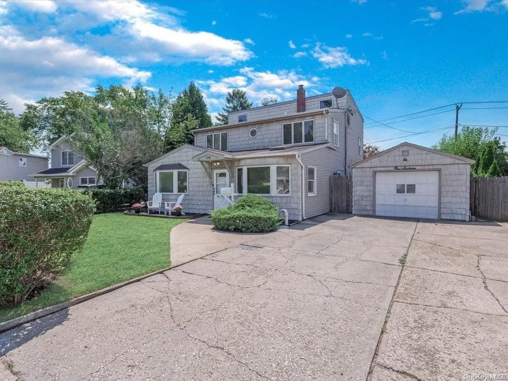 116 Old Oak Lane Levittown NY 11756