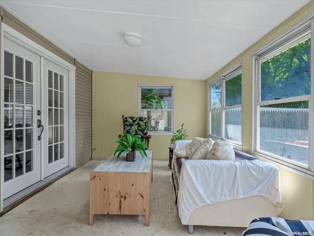 116 Old Oak Lane Levittown NY 11756