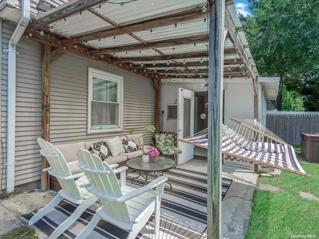 116 Old Oak Lane Levittown NY 11756