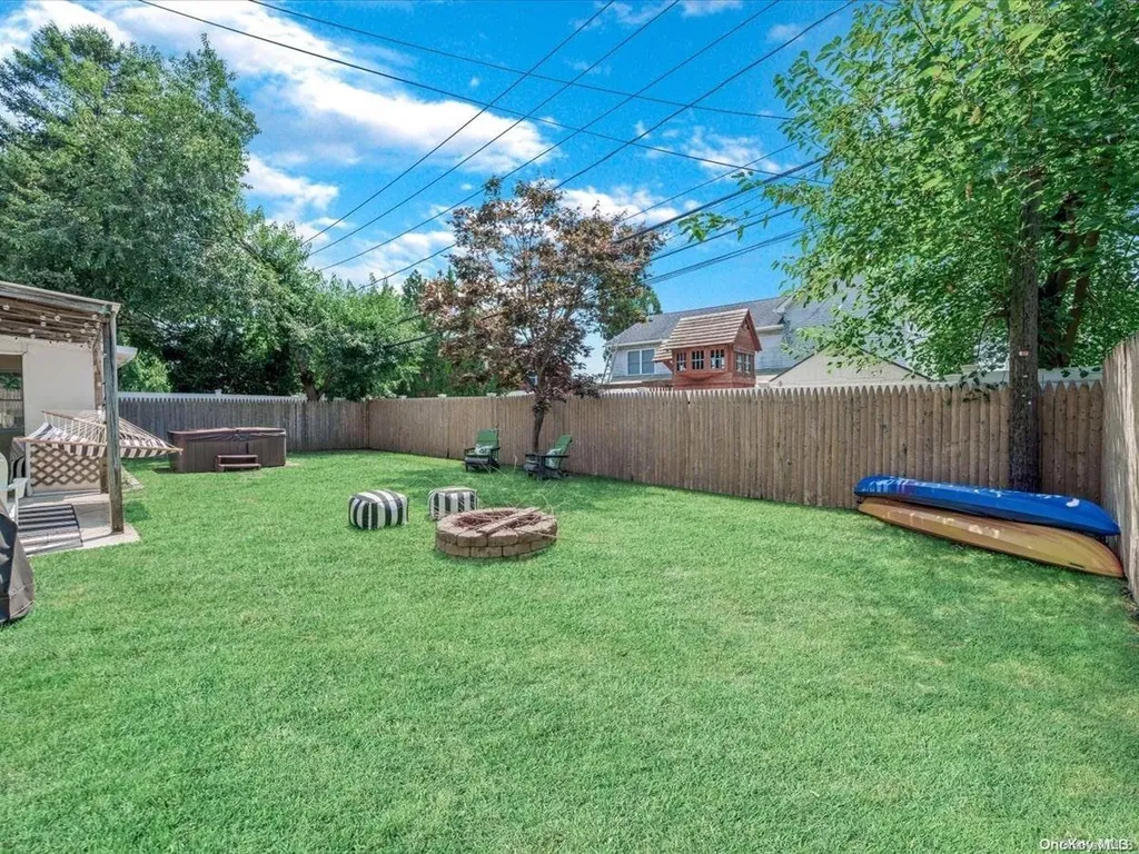 116 Old Oak Lane Levittown NY 11756
