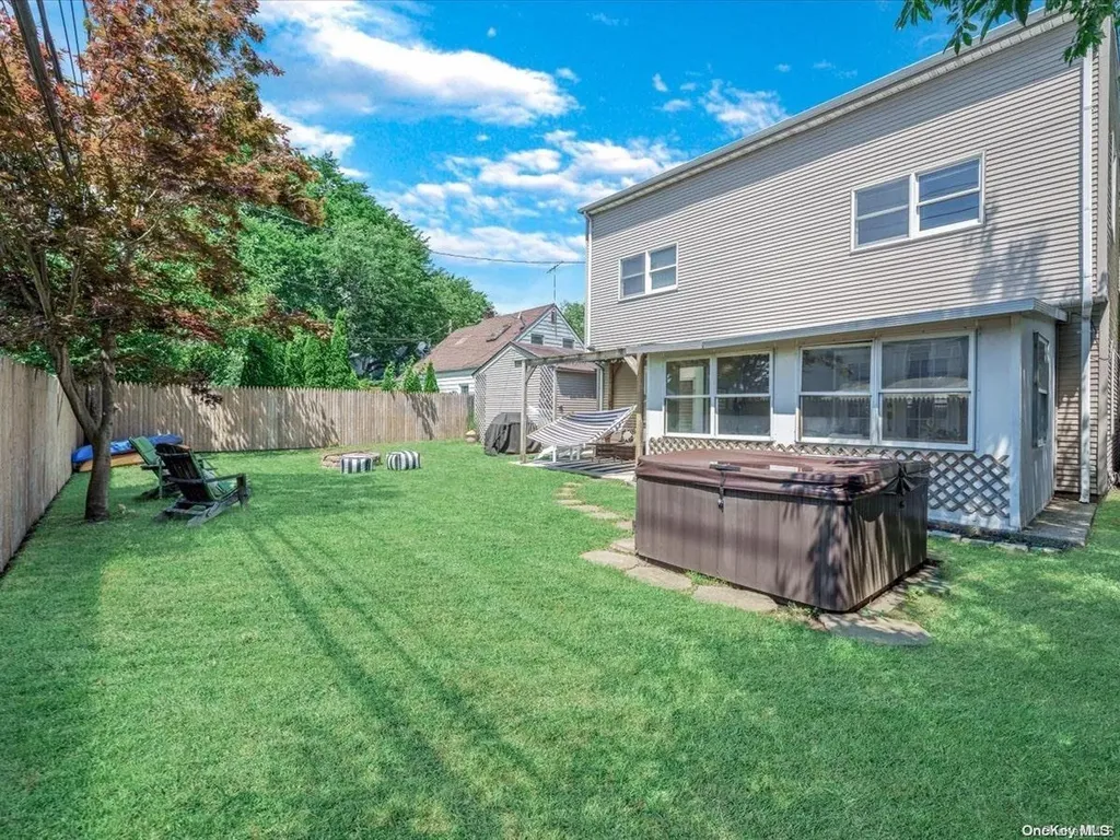 116 Old Oak Lane Levittown NY 11756