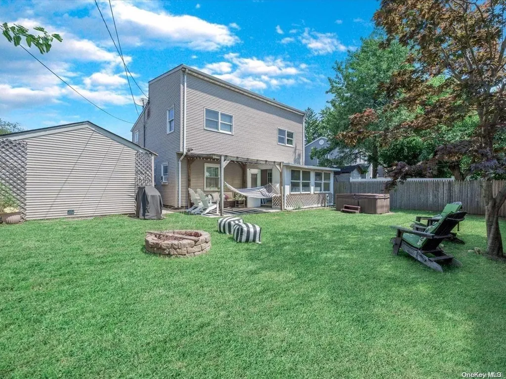 116 Old Oak Lane Levittown NY 11756