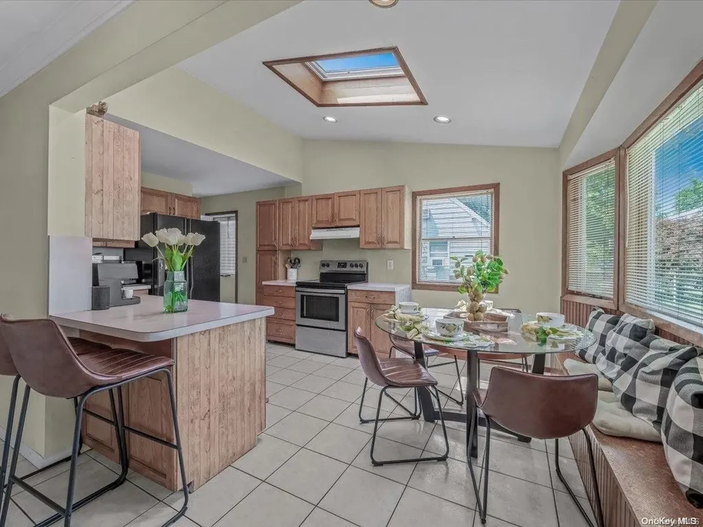 116 Old Oak Lane Levittown NY 11756