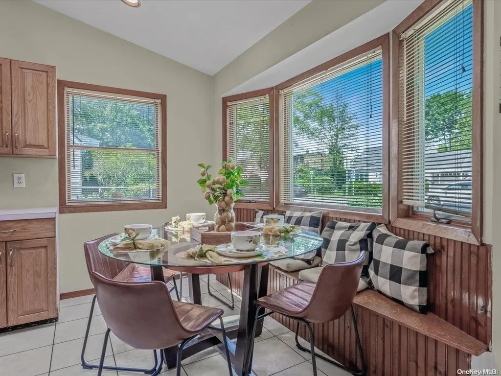 116 Old Oak Lane Levittown NY 11756