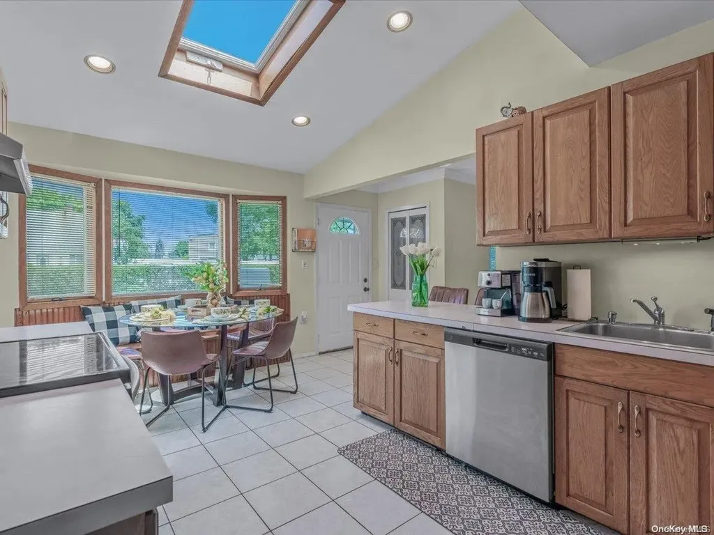 116 Old Oak Lane Levittown NY 11756