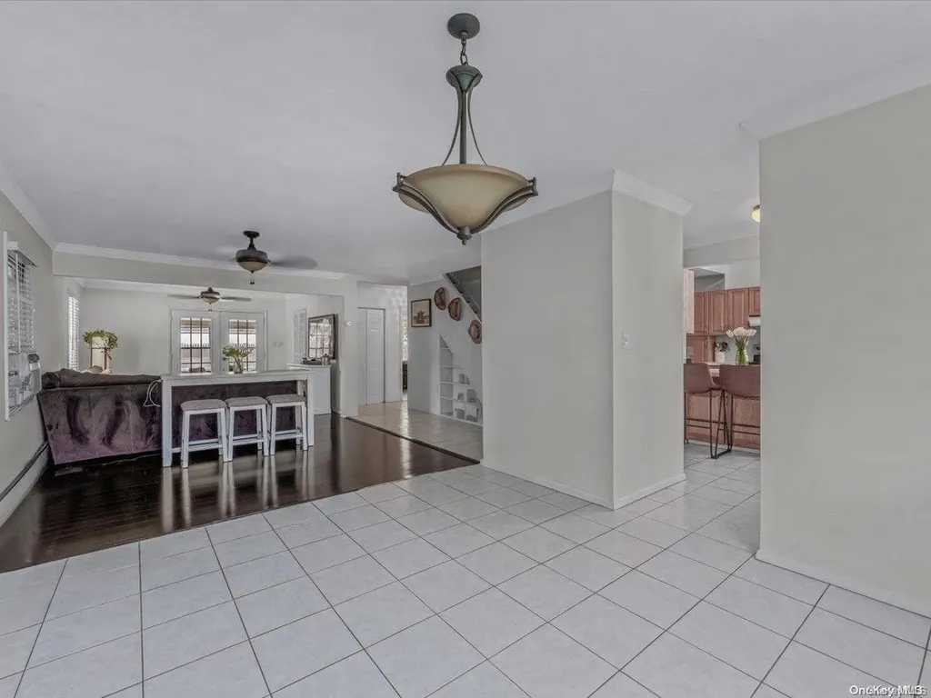 116 Old Oak Lane Levittown NY 11756