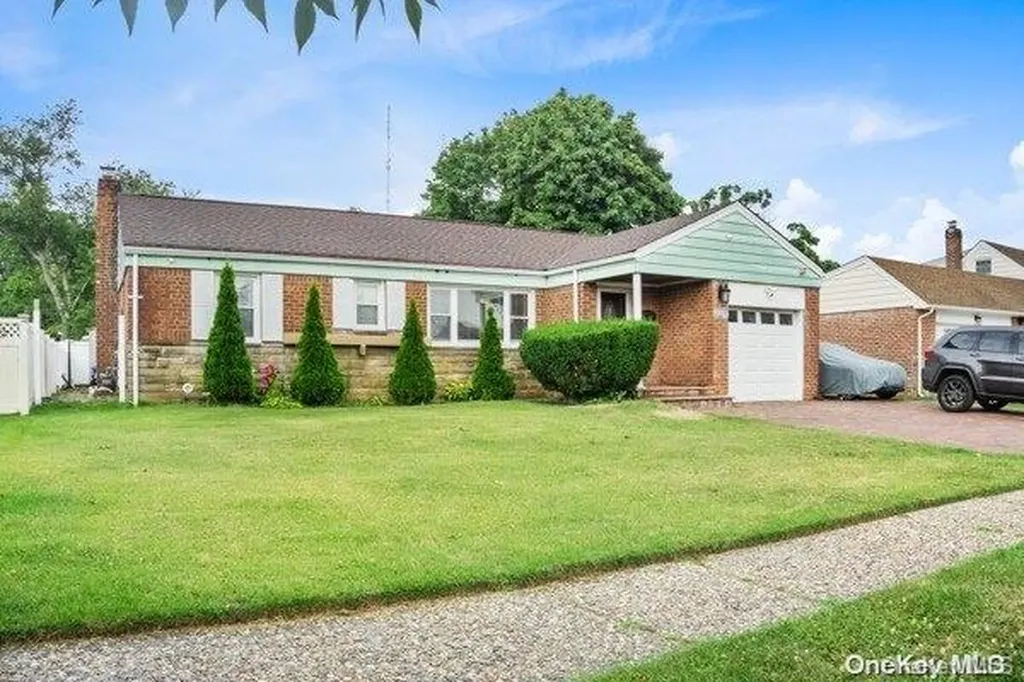 781 Dean Drive North Baldwin NY 11510