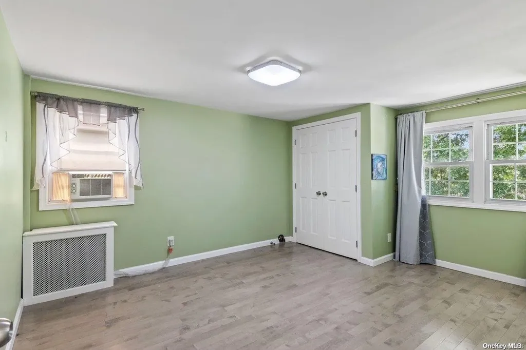 30 Aberdeen Road New Hyde Park NY 11040
