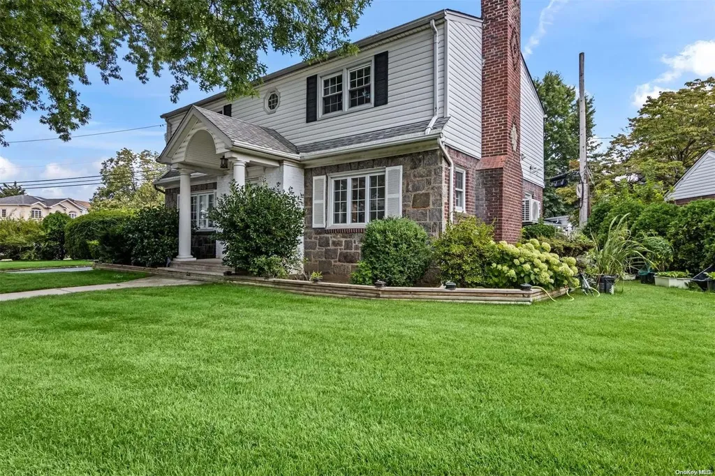 30 Aberdeen Road New Hyde Park NY 11040