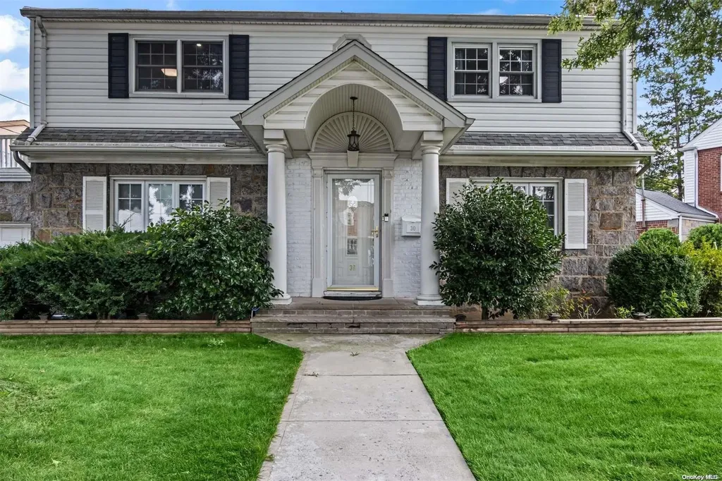 30 Aberdeen Road New Hyde Park NY 11040