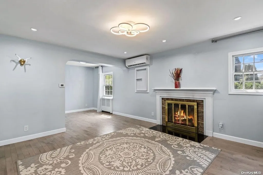 30 Aberdeen Road New Hyde Park NY 11040