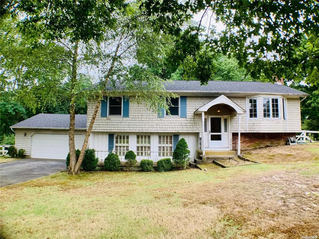 41 Michaels Lane Wading River NY 11792