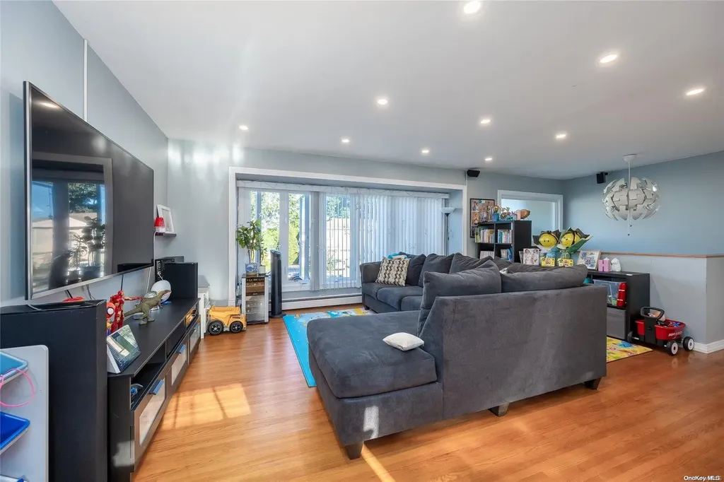 4 Taft Avenue Bethpage NY 11714