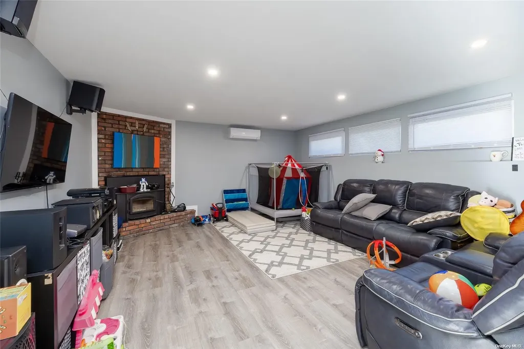 4 Taft Avenue Bethpage NY 11714