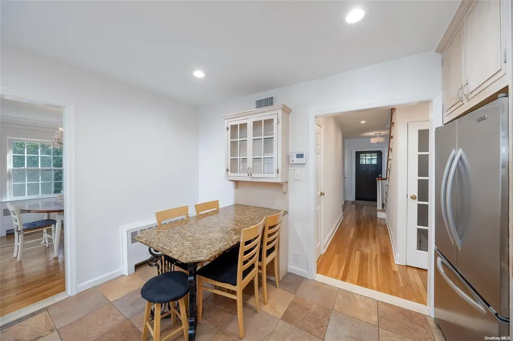 528 Roslyn Road East Williston NY 11596