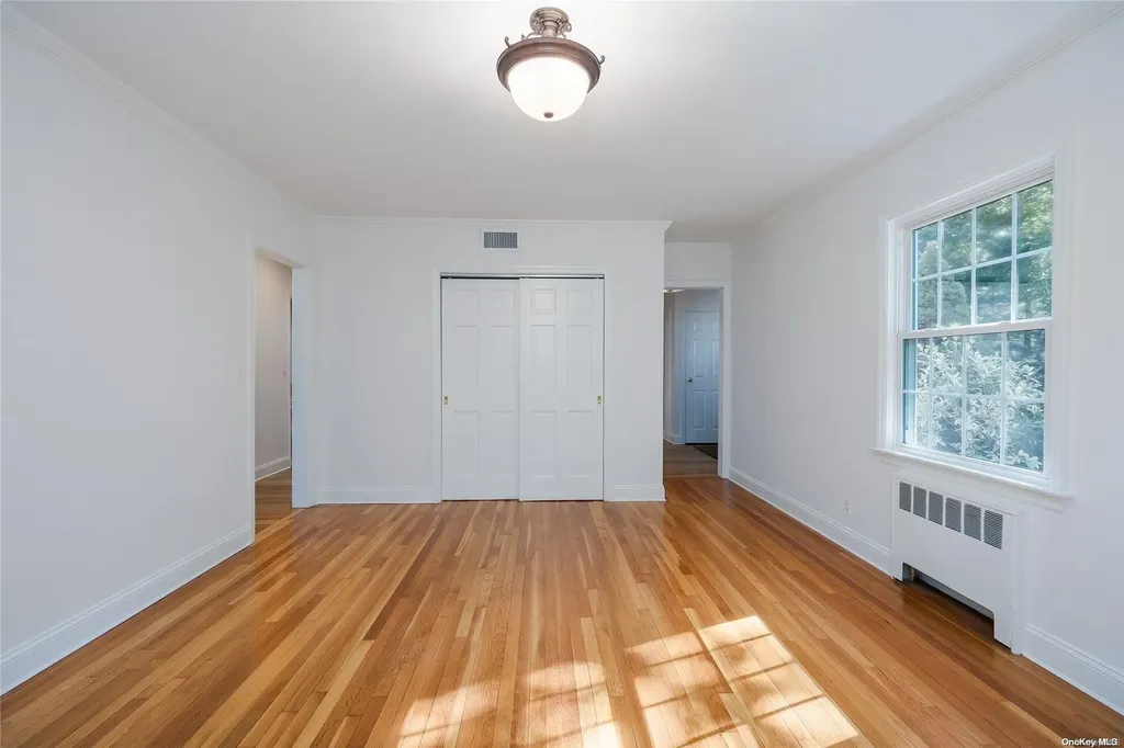 528 Roslyn Road East Williston NY 11596