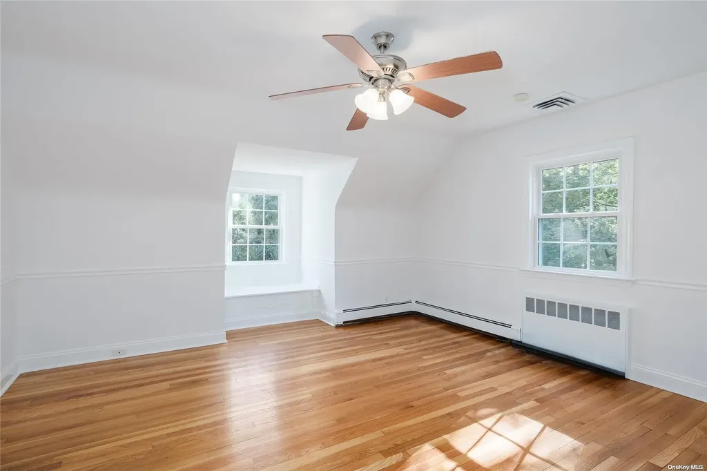 528 Roslyn Road East Williston NY 11596