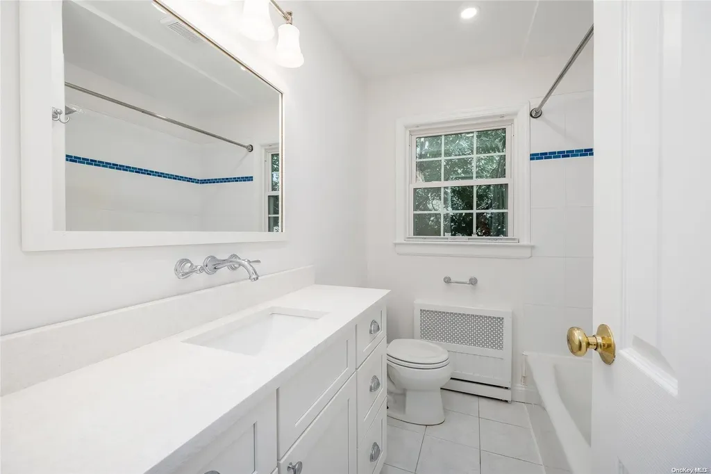 528 Roslyn Road East Williston NY 11596