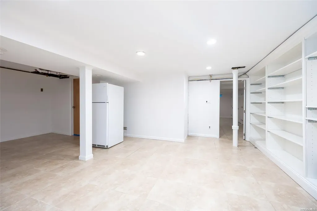 528 Roslyn Road East Williston NY 11596