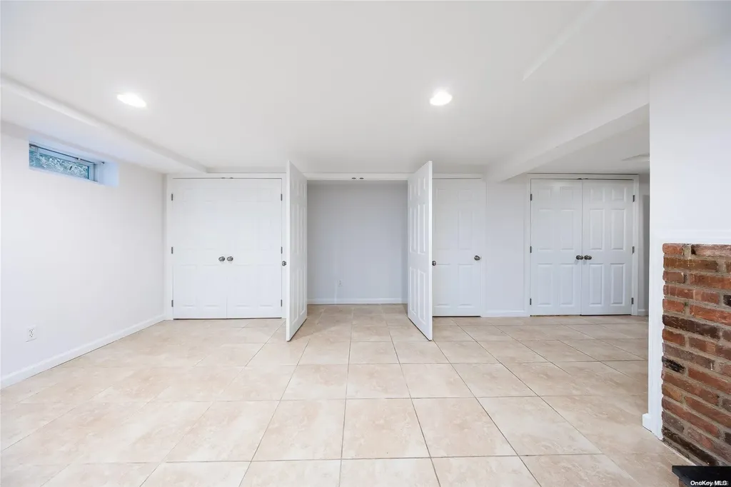 528 Roslyn Road East Williston NY 11596