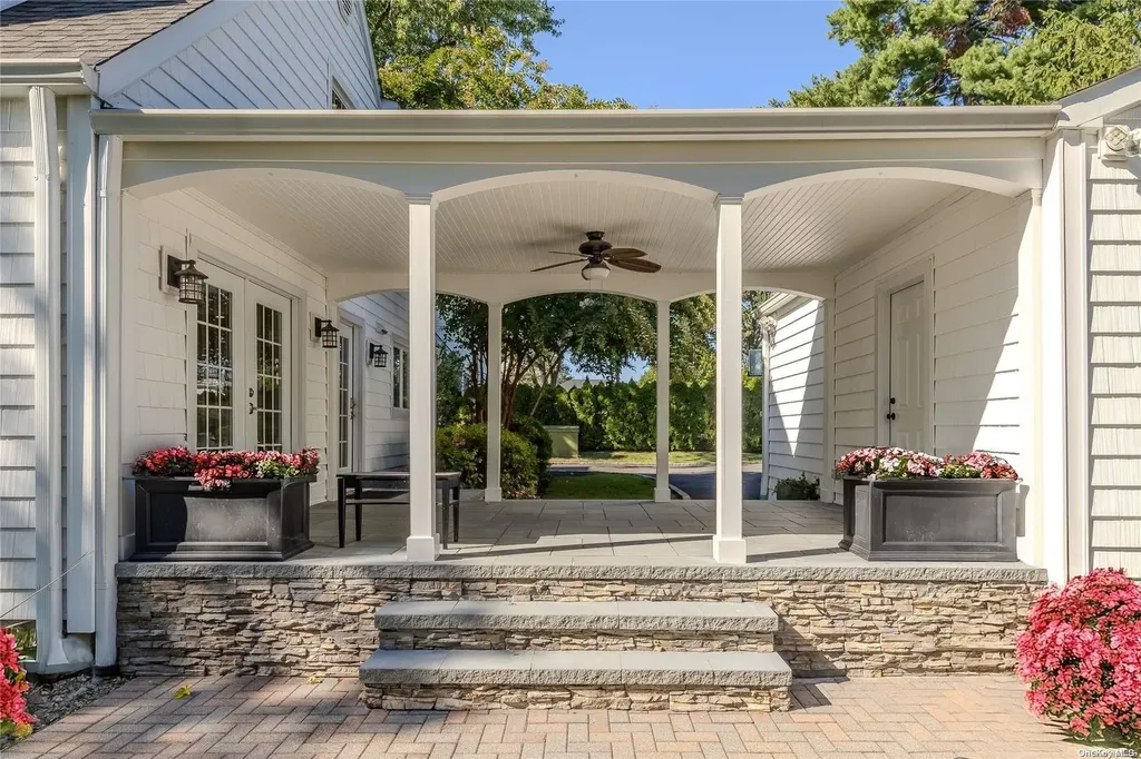 528 Roslyn Road East Williston NY 11596