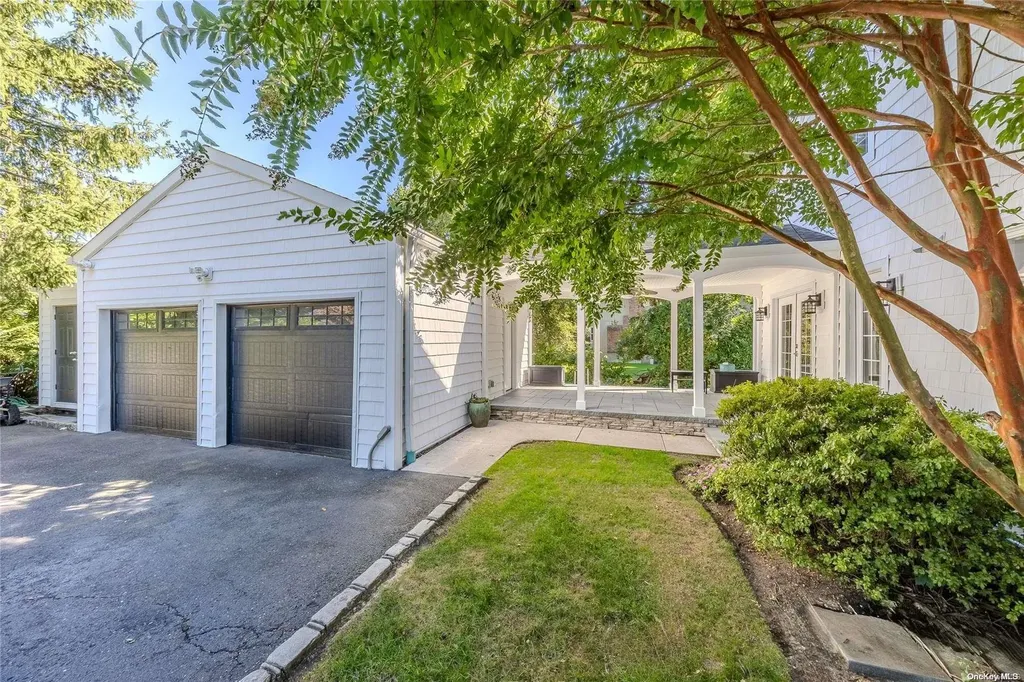 528 Roslyn Road East Williston NY 11596