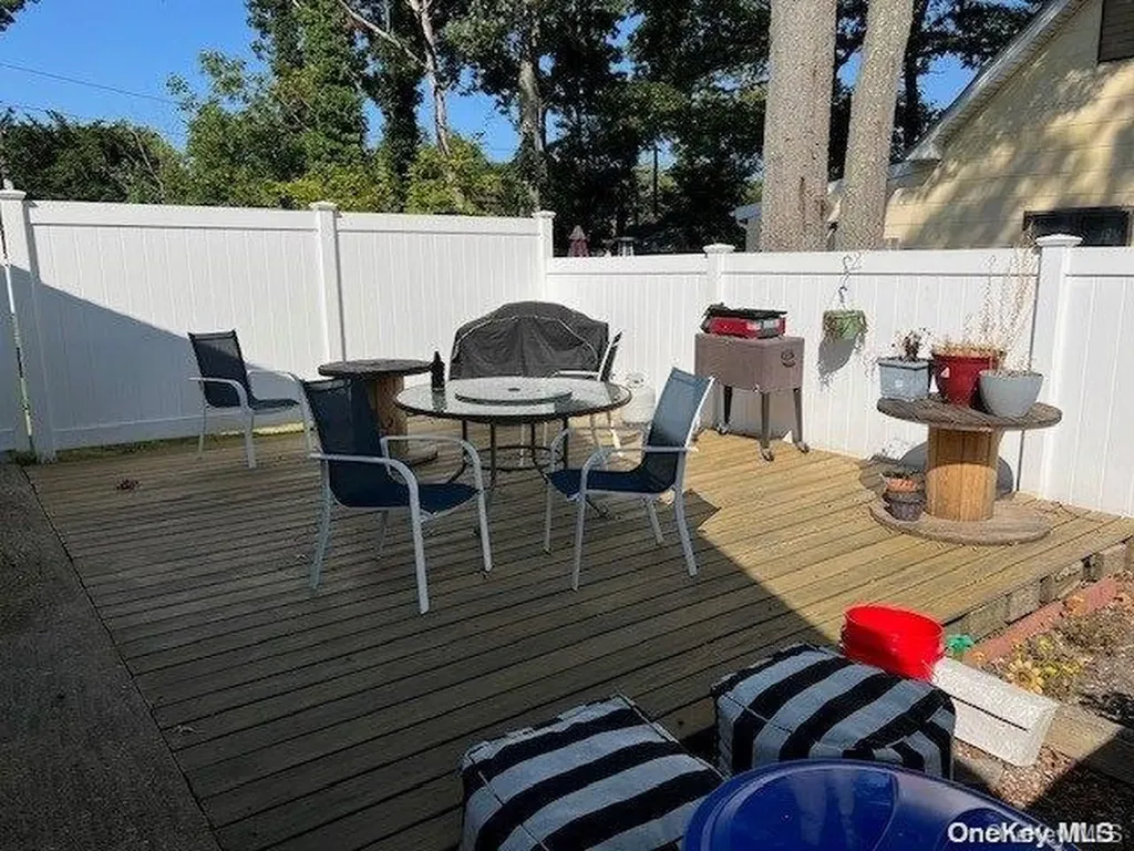 34 Halfcircle Drive Holbrook NY 11741