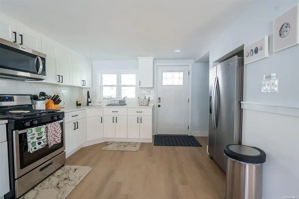 8 Cottage Avenue Bay Shore NY 11706
