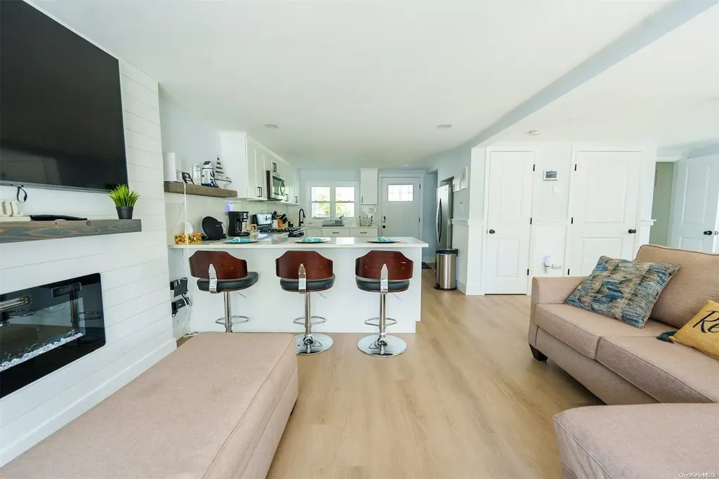 8 Cottage Avenue Bay Shore NY 11706