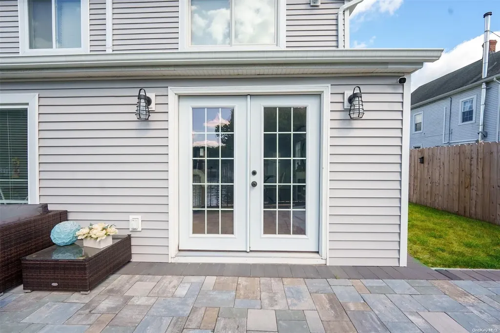 8 Cottage Avenue Bay Shore NY 11706