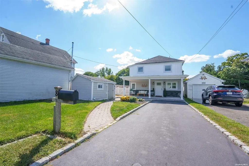 8 Cottage Avenue Bay Shore NY 11706