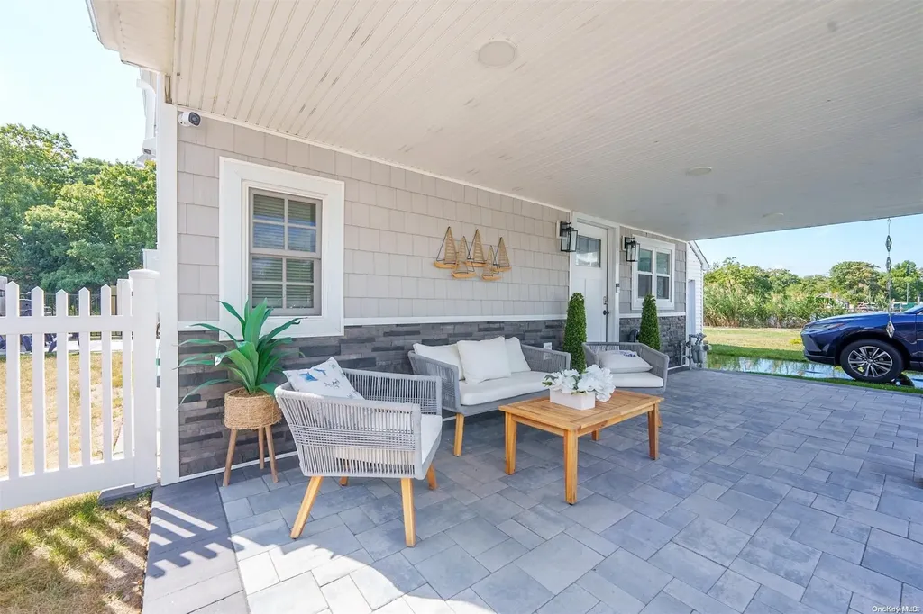 8 Cottage Avenue Bay Shore NY 11706