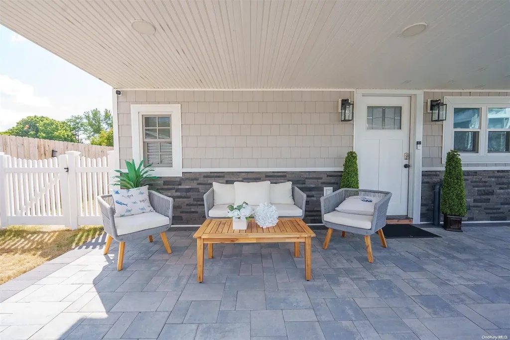8 Cottage Avenue Bay Shore NY 11706