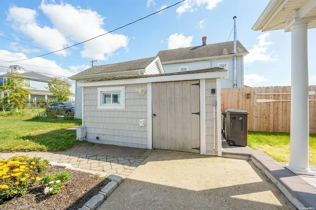8 Cottage Avenue Bay Shore NY 11706